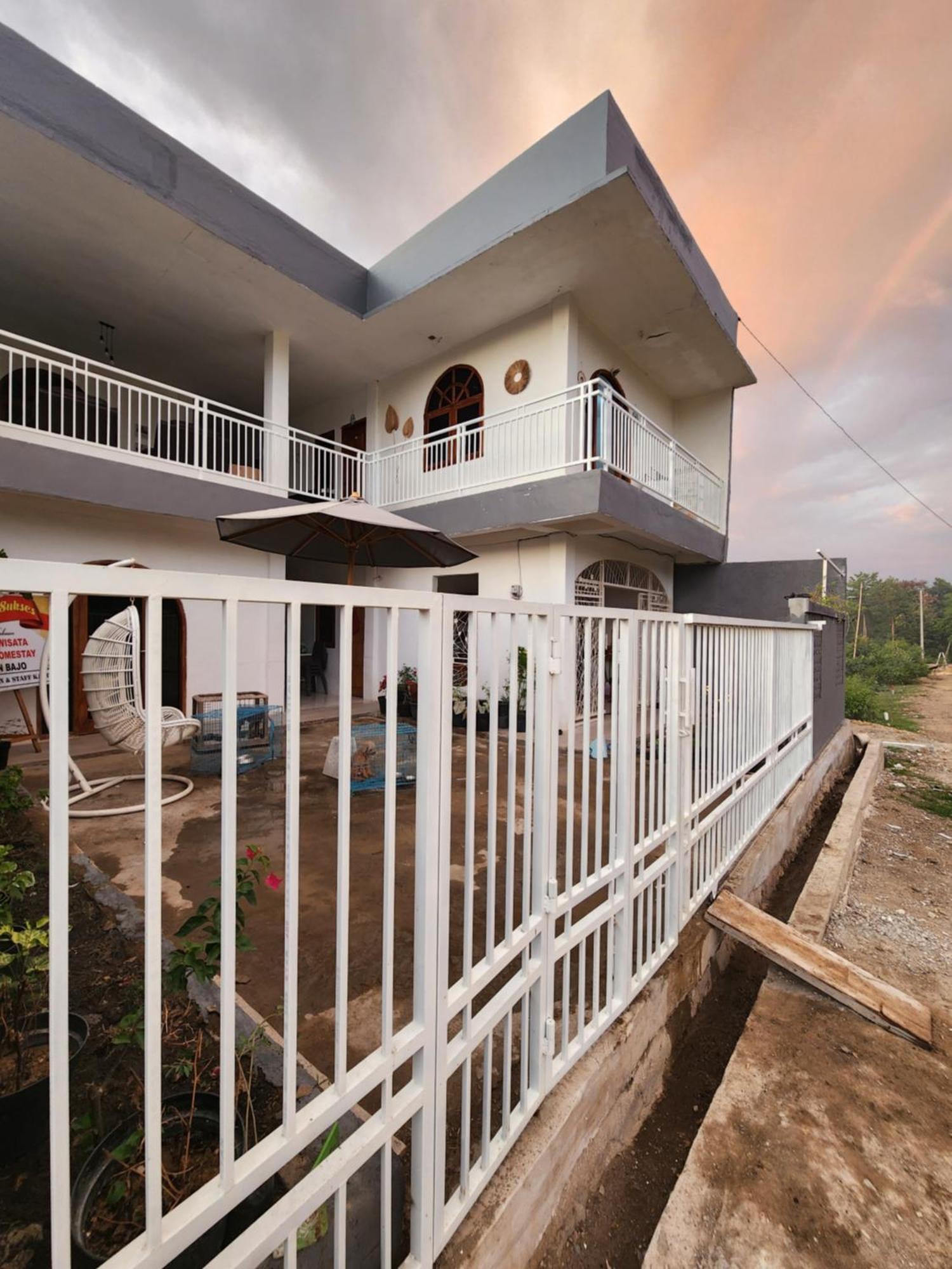 D'Flora Homestay Labuan Bajo Eksteriør billede