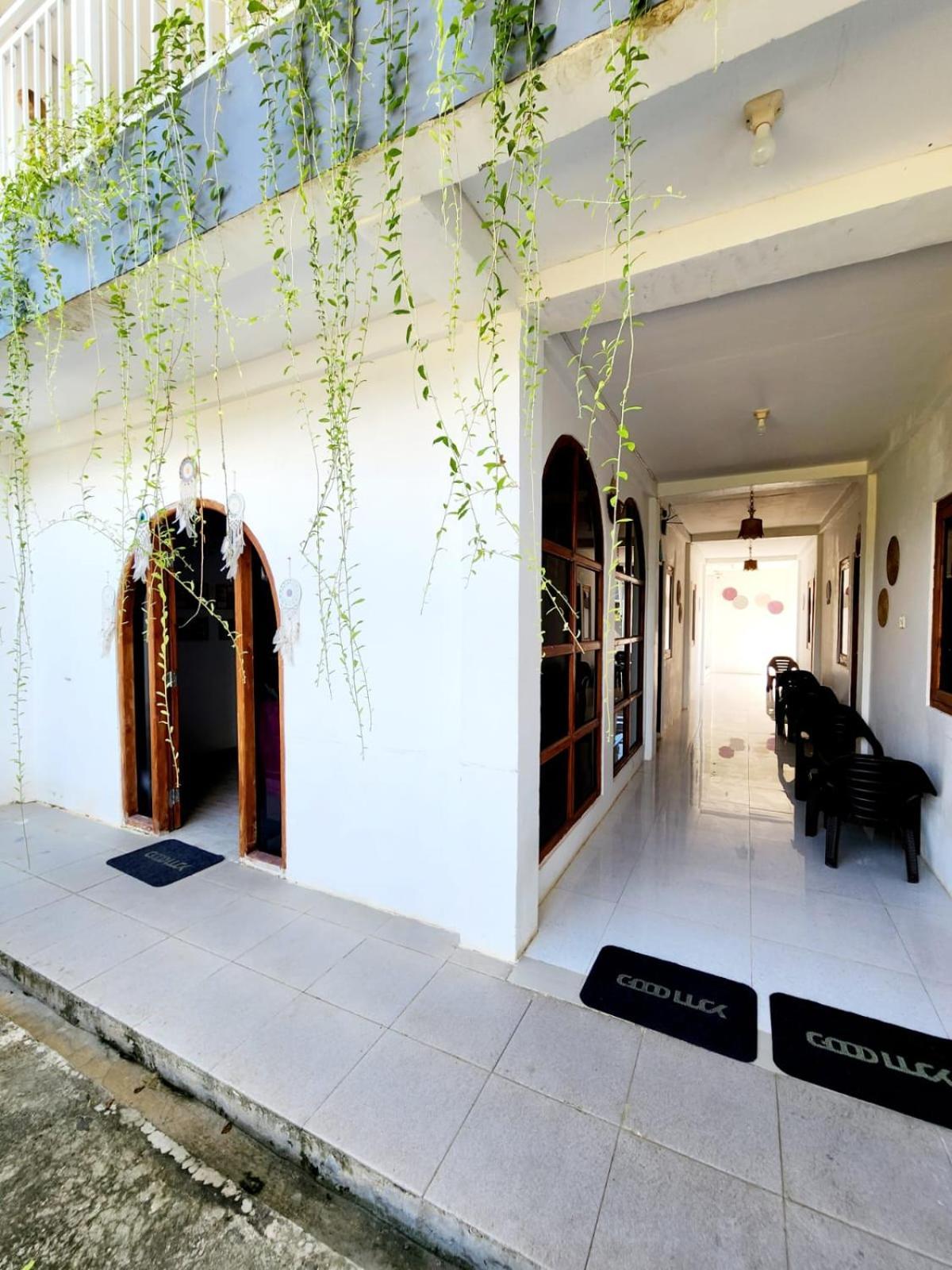 D'Flora Homestay Labuan Bajo Eksteriør billede