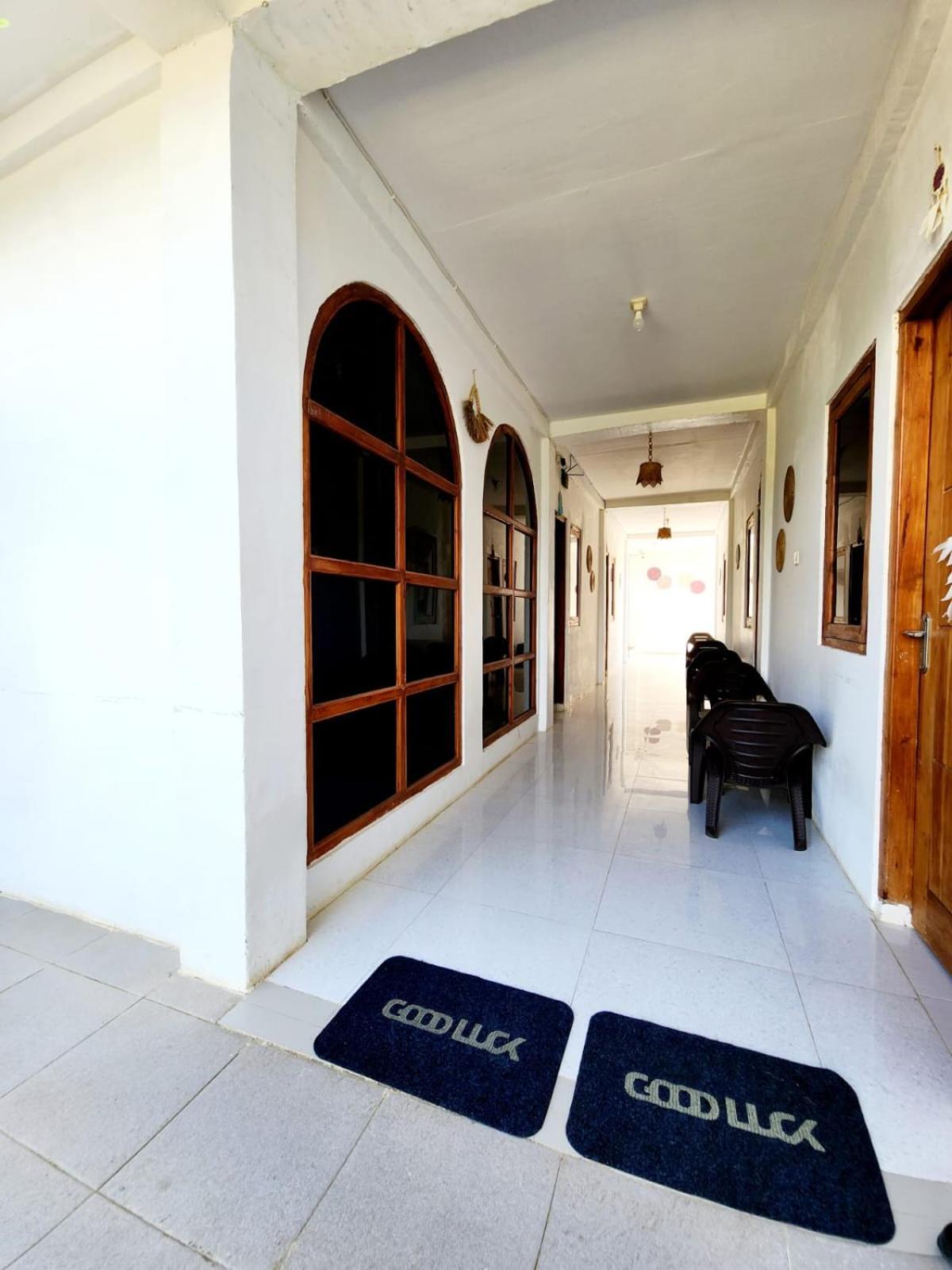D'Flora Homestay Labuan Bajo Eksteriør billede