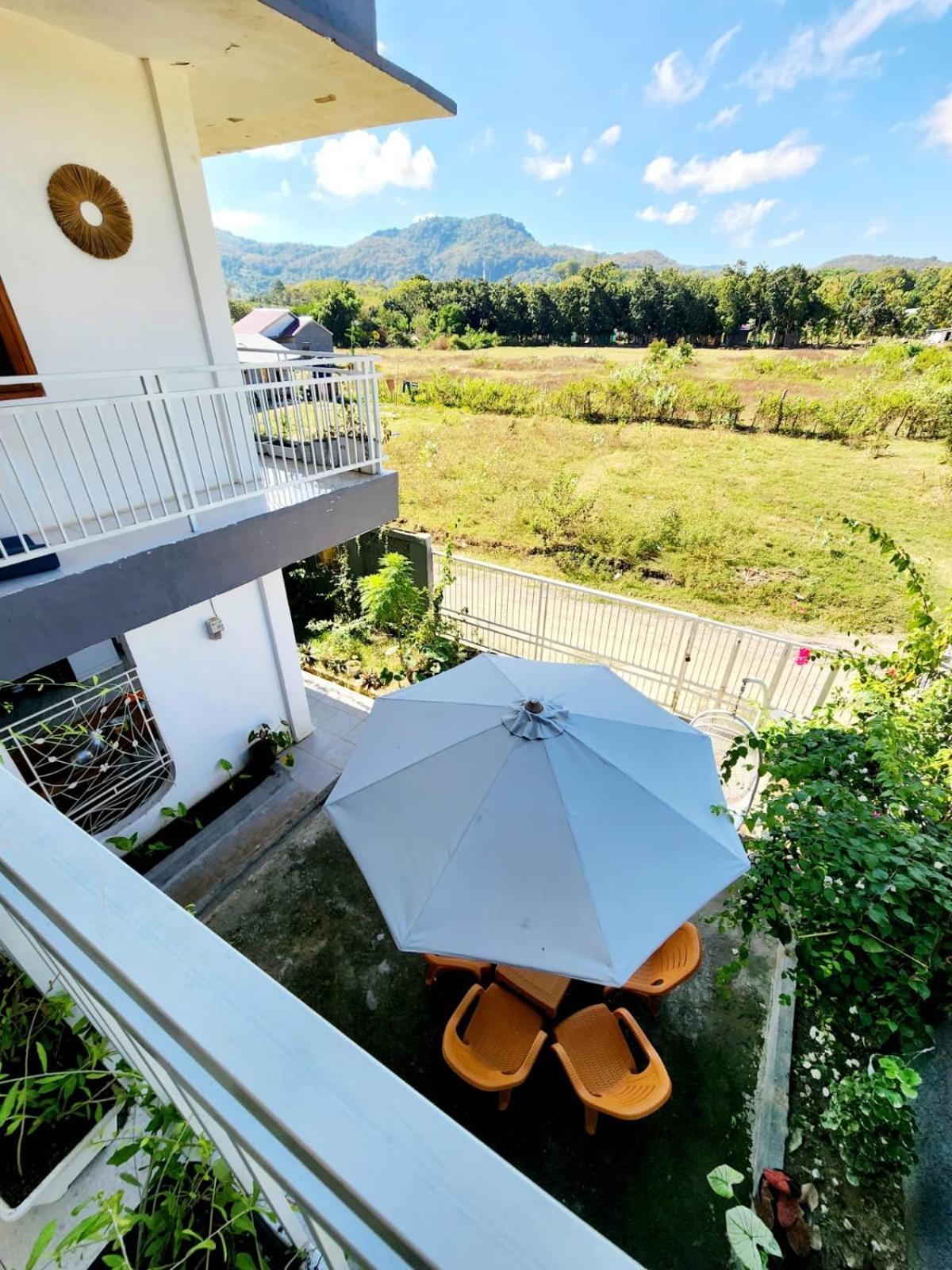 D'Flora Homestay Labuan Bajo Eksteriør billede