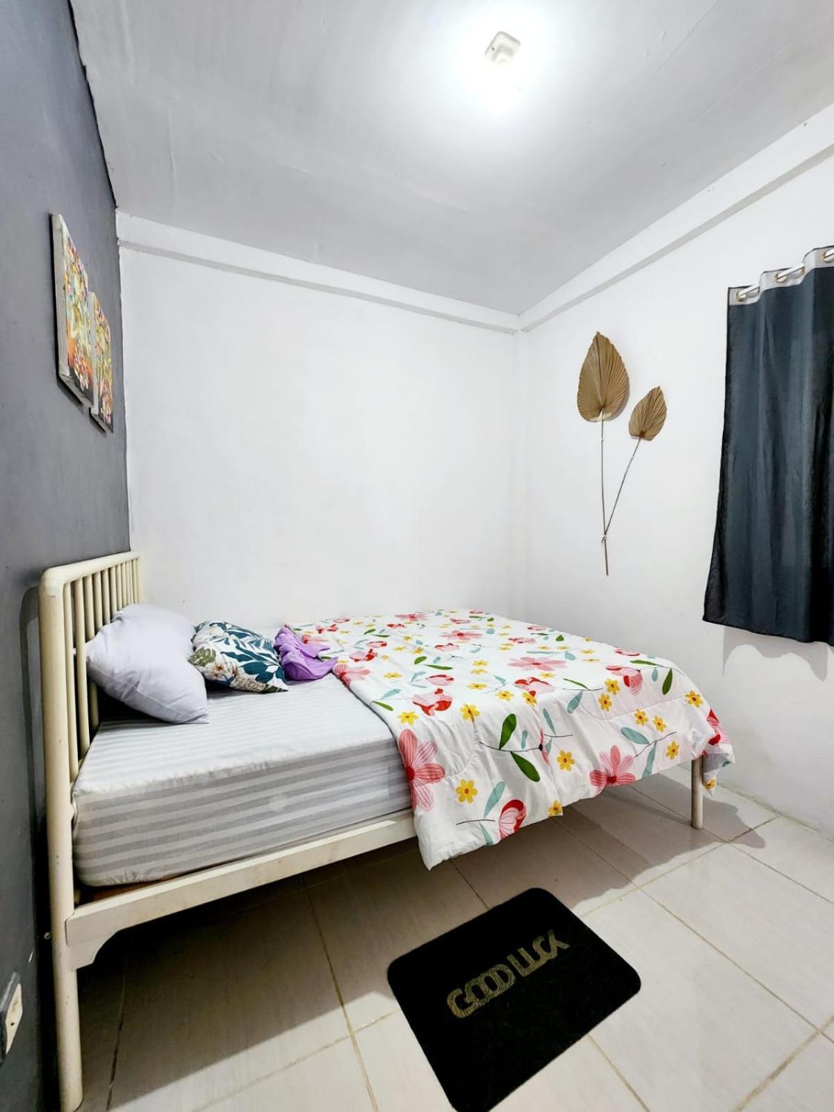 D'Flora Homestay Labuan Bajo Eksteriør billede