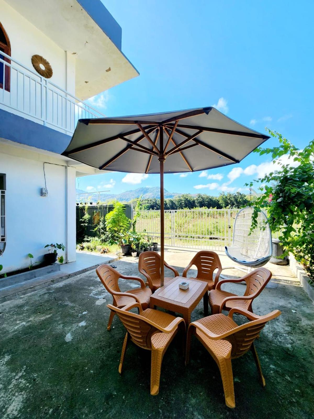 D'Flora Homestay Labuan Bajo Eksteriør billede