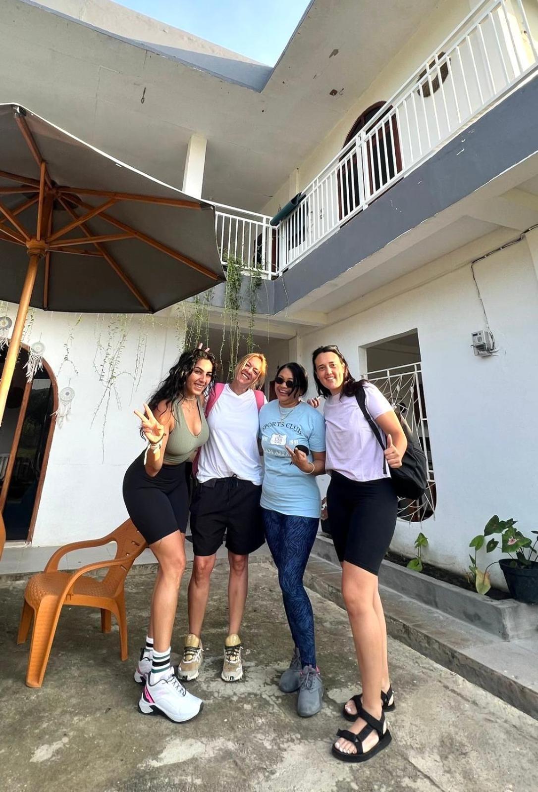 D'Flora Homestay Labuan Bajo Eksteriør billede