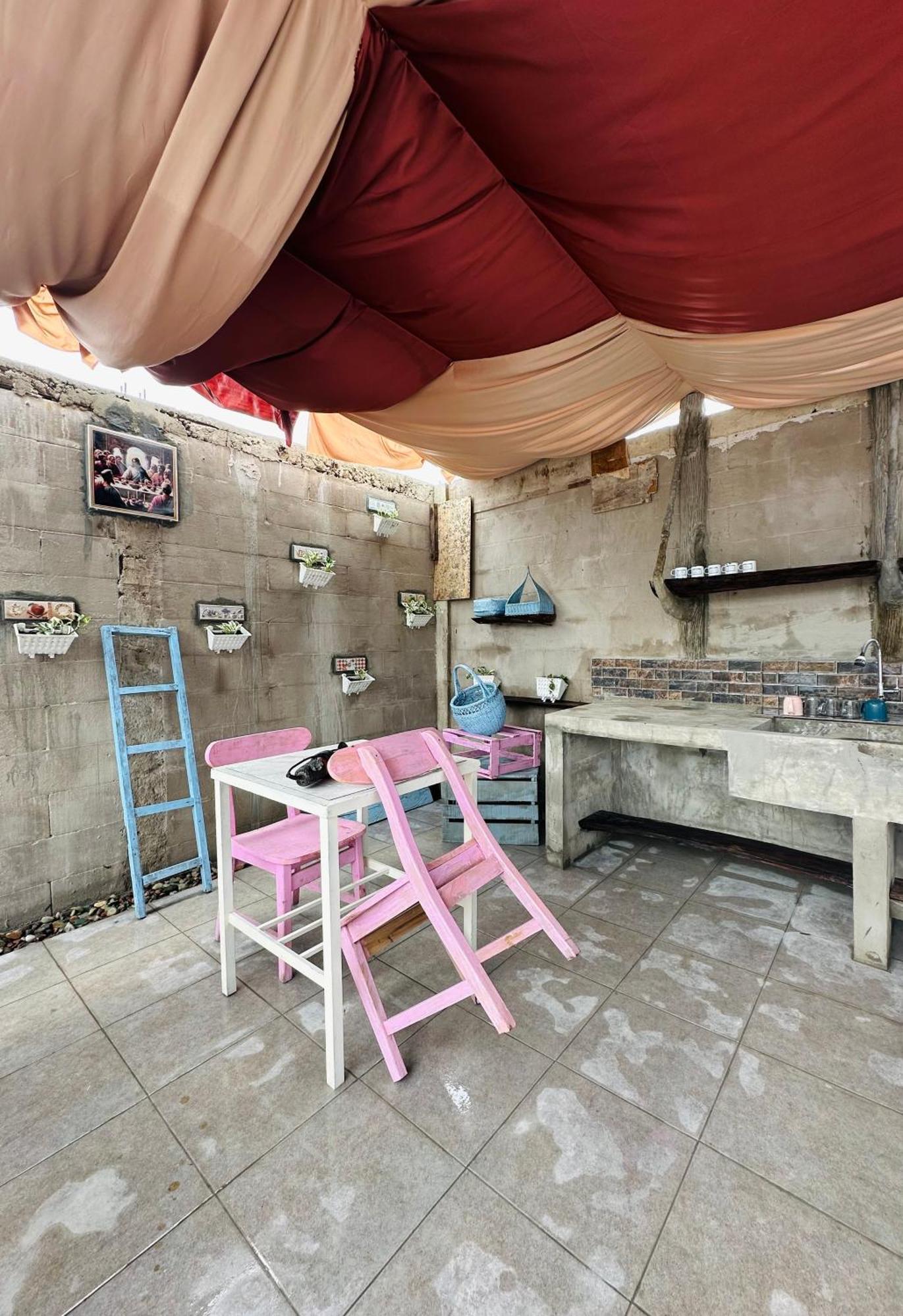 D'Flora Homestay Labuan Bajo Eksteriør billede