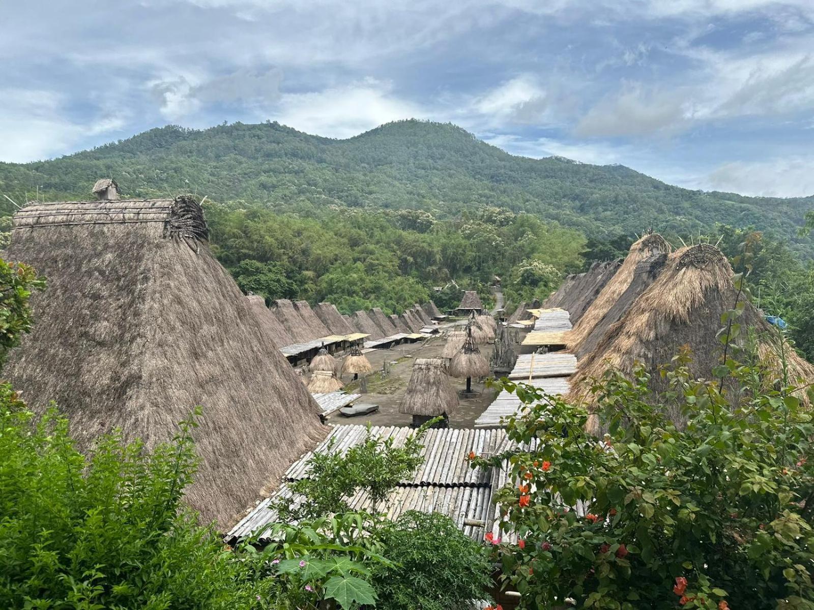 D'Flora Homestay Labuan Bajo Eksteriør billede