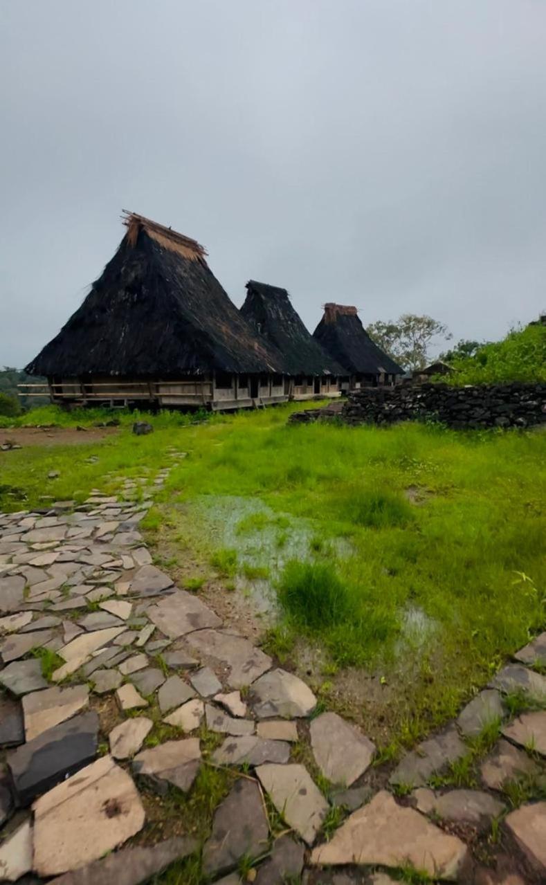 D'Flora Homestay Labuan Bajo Eksteriør billede