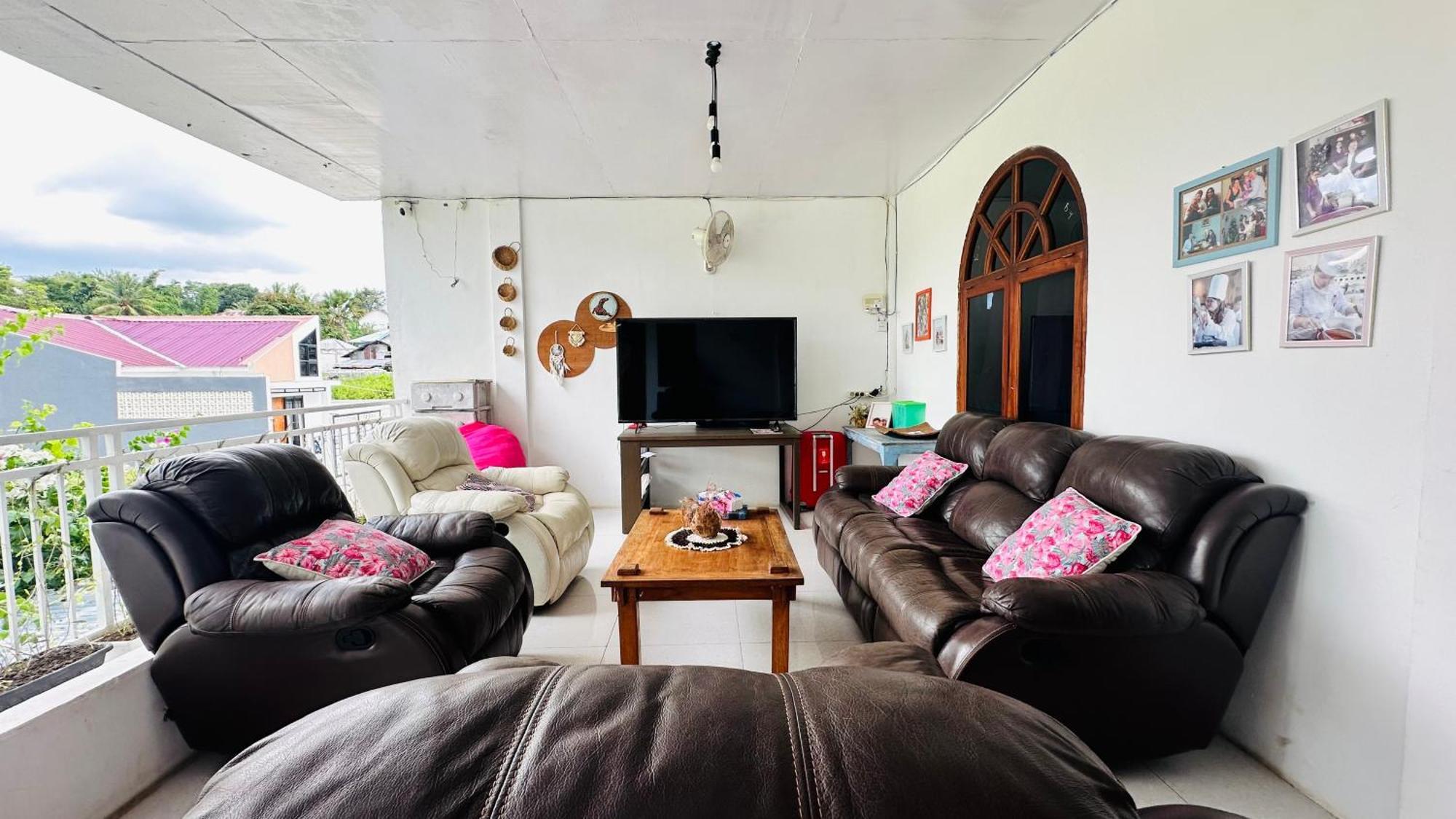 D'Flora Homestay Labuan Bajo Eksteriør billede