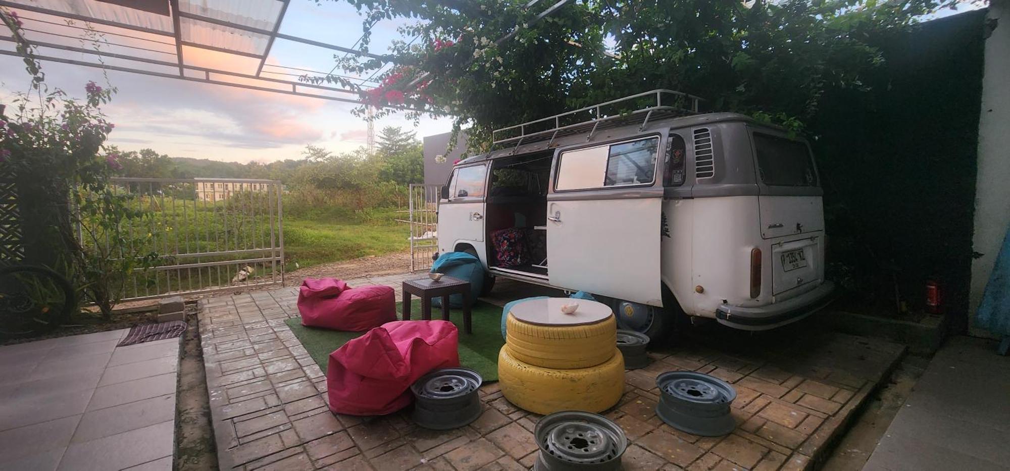 D'Flora Homestay Labuan Bajo Eksteriør billede