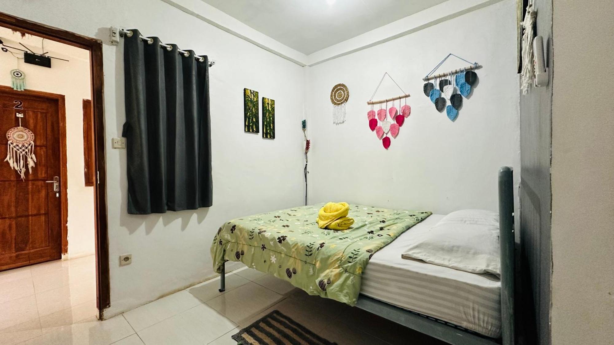 D'Flora Homestay Labuan Bajo Eksteriør billede