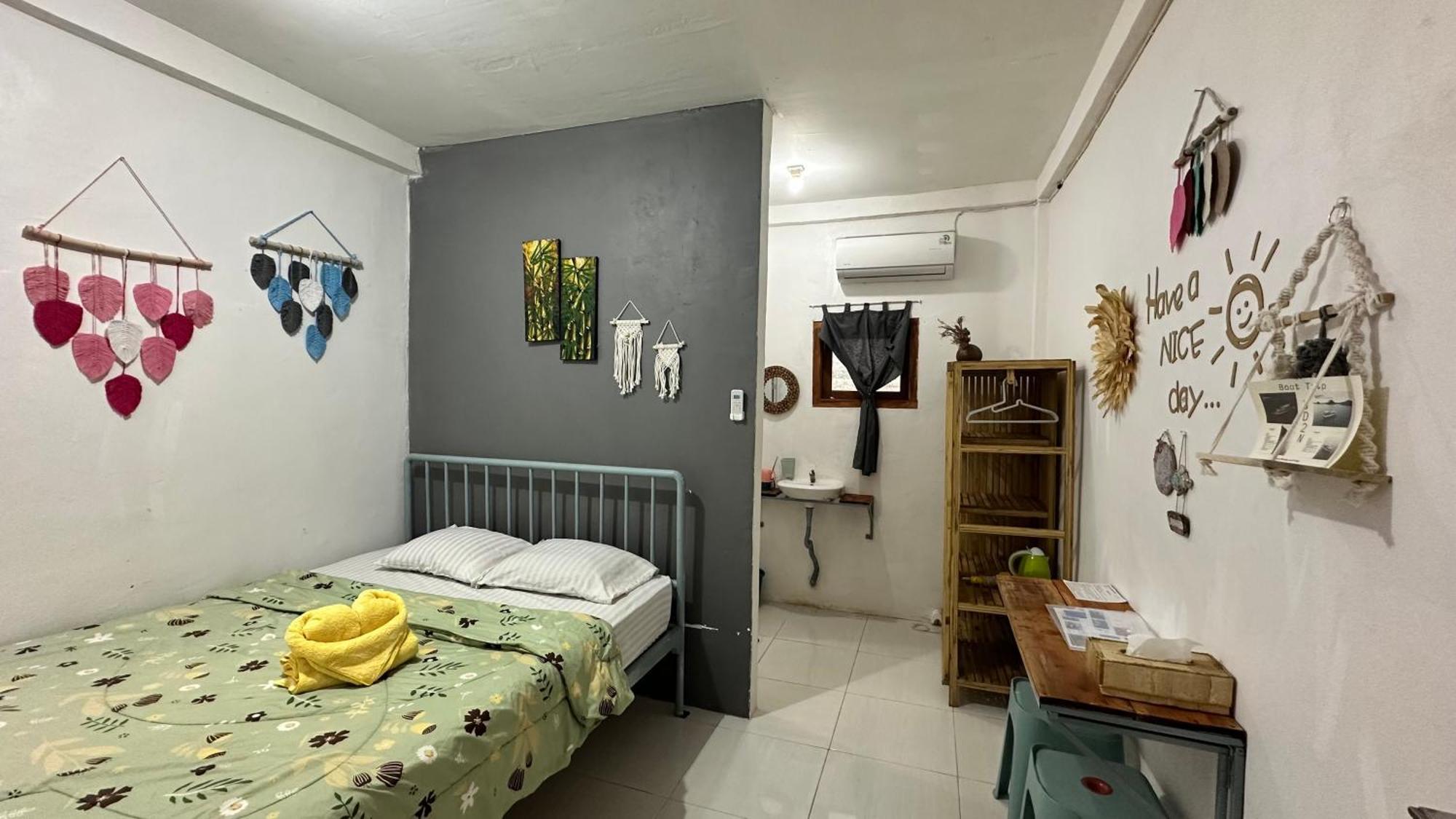 D'Flora Homestay Labuan Bajo Eksteriør billede