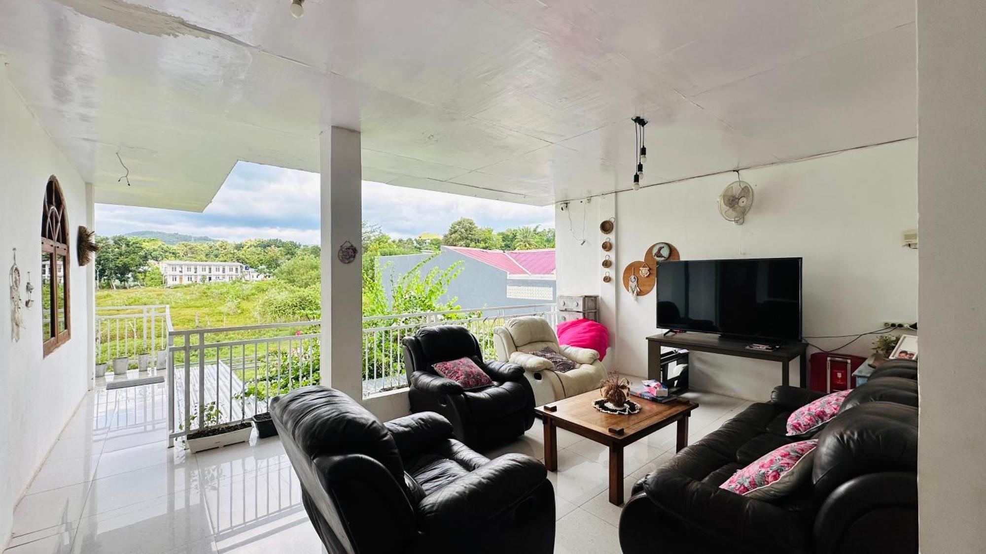 D'Flora Homestay Labuan Bajo Eksteriør billede